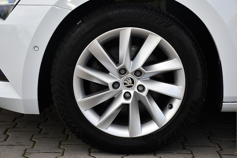 Škoda Superb 1.6TDi 88kW STYLE - fotka 37 z 40