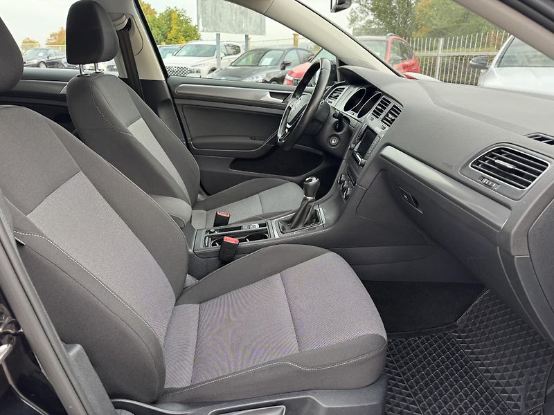 Volkswagen Golf (2015) 1.2 TSi 81KW 1.Majitel  - fotka 22 z 35