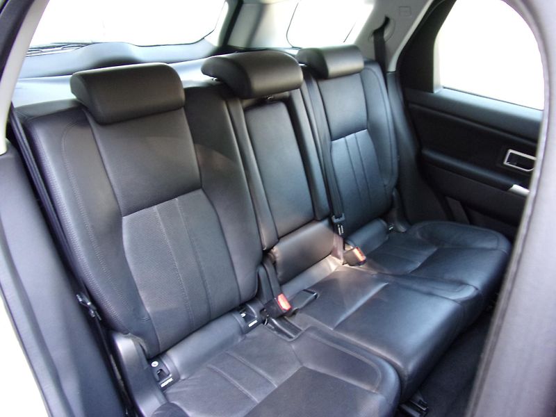Land Rover Discovery Sport (2015) 2.2D 4X4 110kW AUTOMAT KŮŽE KM - fotka 22 z 24