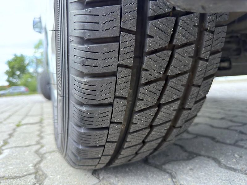Ford Transit Custom 2.0 TDCi 96 kW 6 míst - fotka 16 z 20