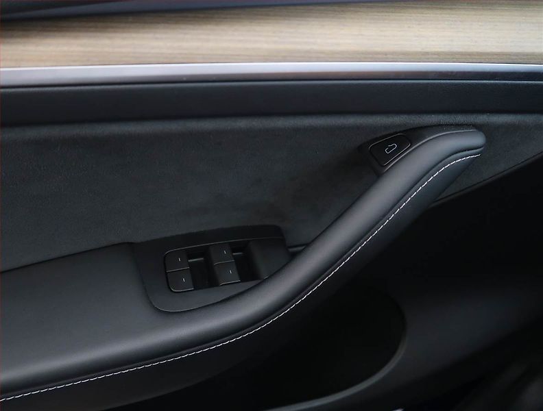 Tesla Model Y (2023) Long Range AWD 79kWh, SoH 93% - fotka 31 z 33