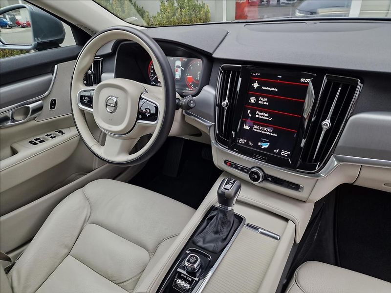 Volvo V90 2.0 D4 Momentum Pro,ČR,1.Maj. - fotka 41 z 50