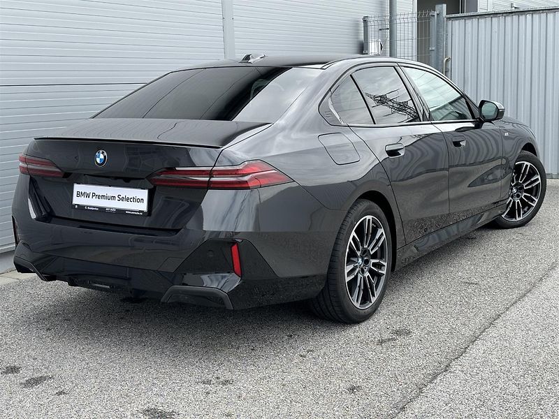 BMW Řada 5 520d xDrive Sedan - fotka 2 z 11
