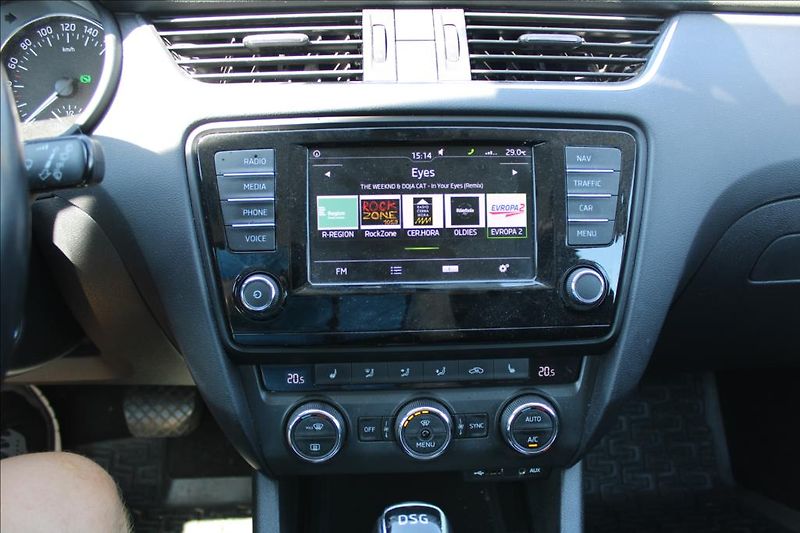 Škoda Octavia 1,6 TDi  DSG,STLYLE,SERVISKA - fotka 20 z 37