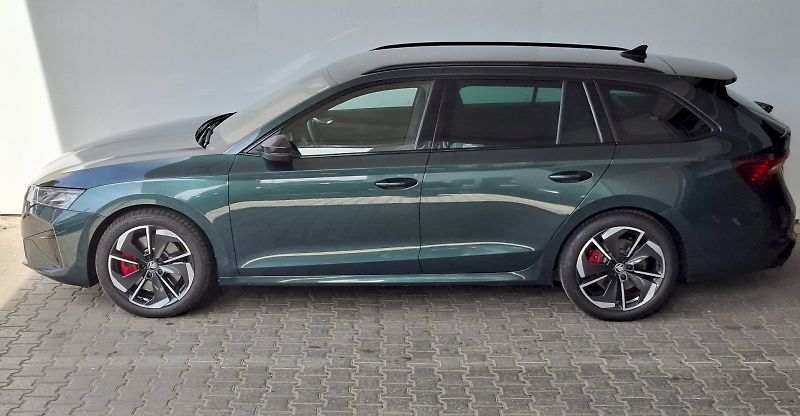 Škoda Octavia (2025) COMBI RS 2,0 TSI 195 KW 7-STUP - fotka 3 z 30
