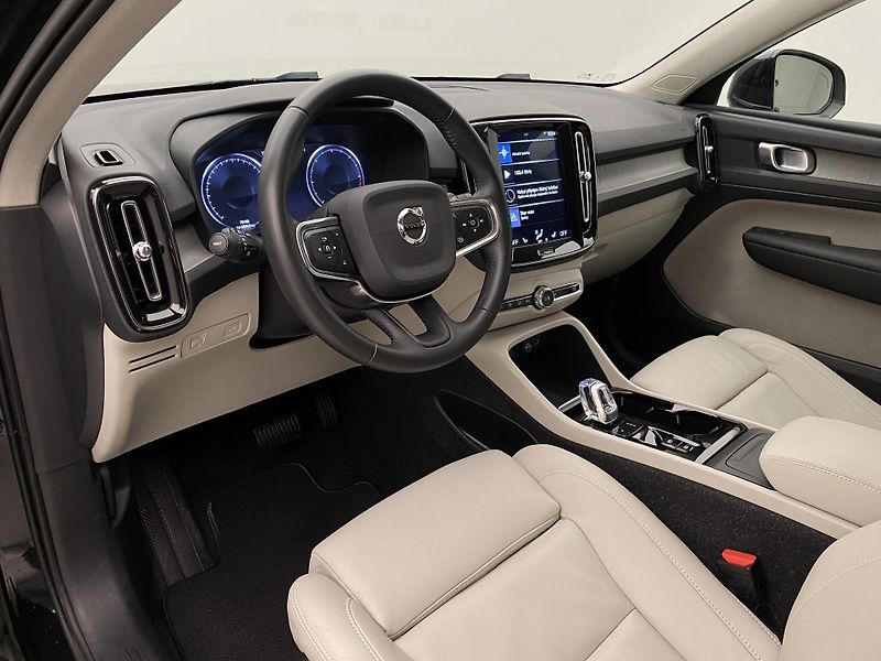 Volvo XC40 D4 AWD INSCRIPTION REZERVACE - fotka 4 z 44