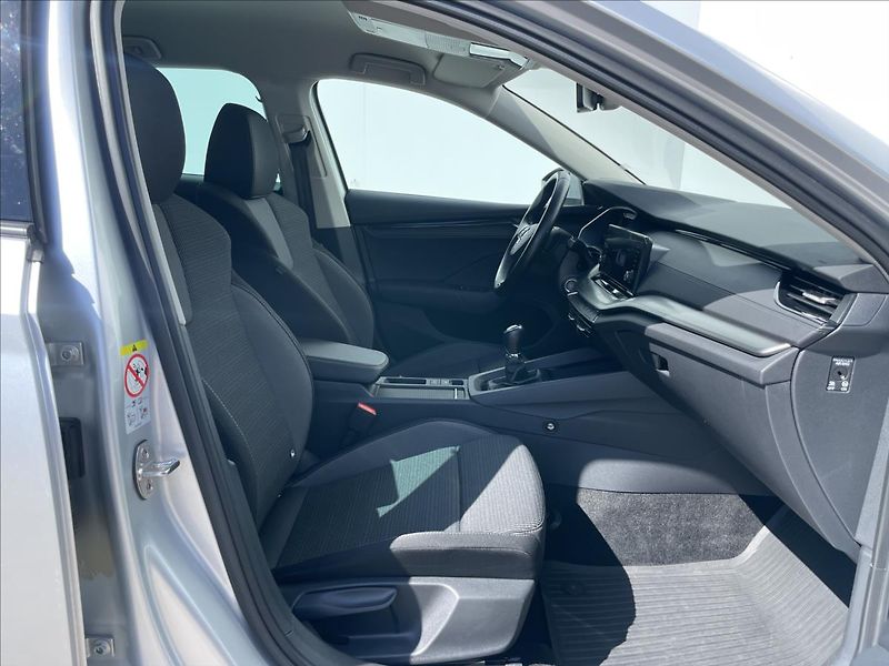 Škoda Octavia 2,0 TDI Combi Ambition Plus - fotka 16 z 21