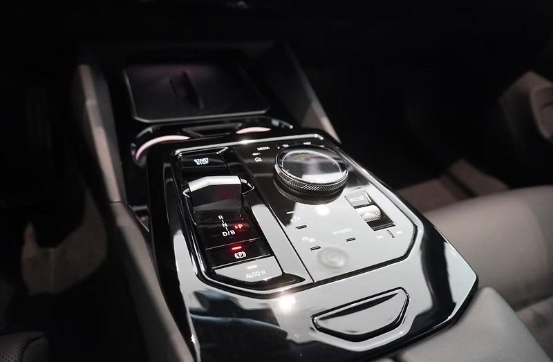 BMW i5 eDrive40 Touring M 360k Tažné - fotka 10 z 13