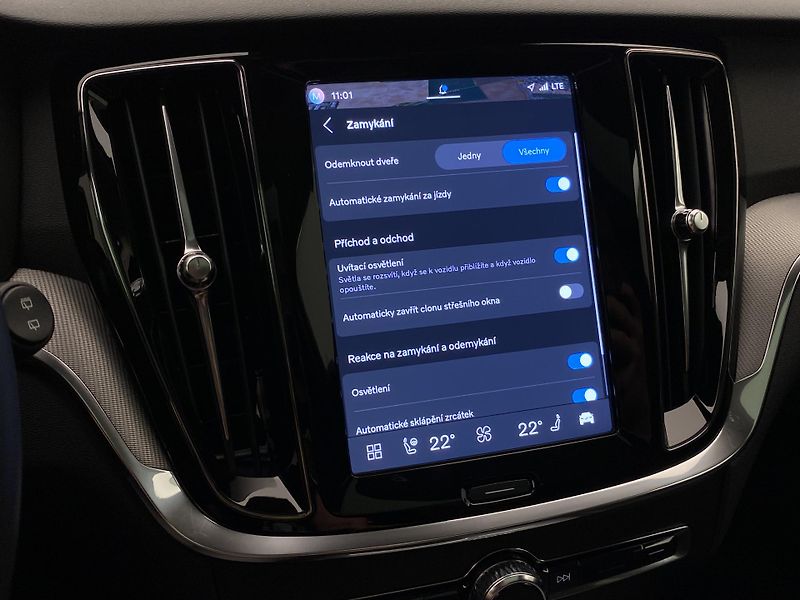 Volvo V60 B4 DARK PLUS AUT  - fotka 54 z 59