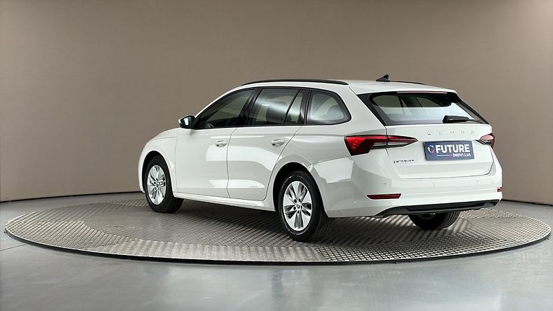 Škoda Octavia 2.0 TDI Ambition Combi - fotka 2 z 26