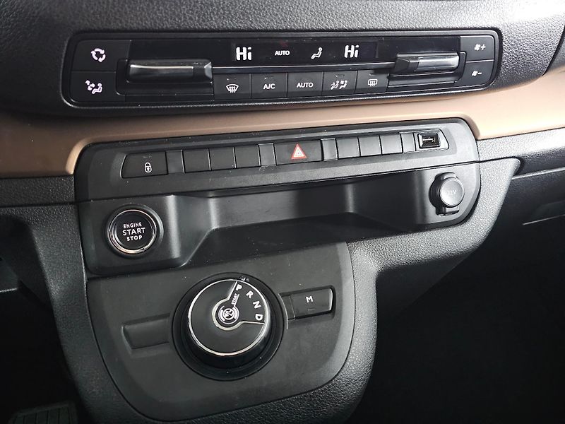 Toyota ProAce (2022) ČR L2 Automat 8 pax Webasto - fotka 6 z 17