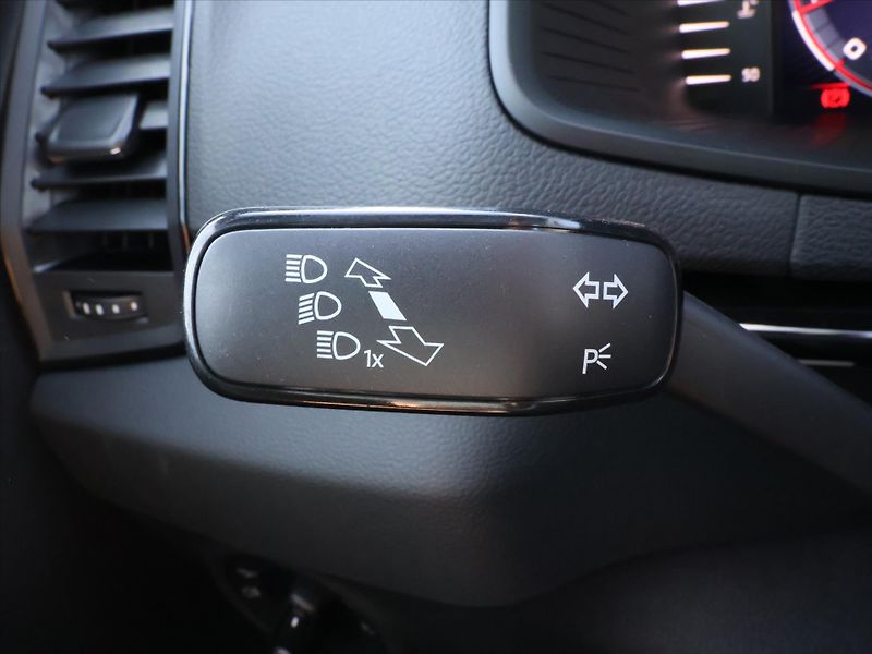 Škoda Karoq 2,0 2.0 TDI Sportline 4x4 DSG - fotka 21 z 35