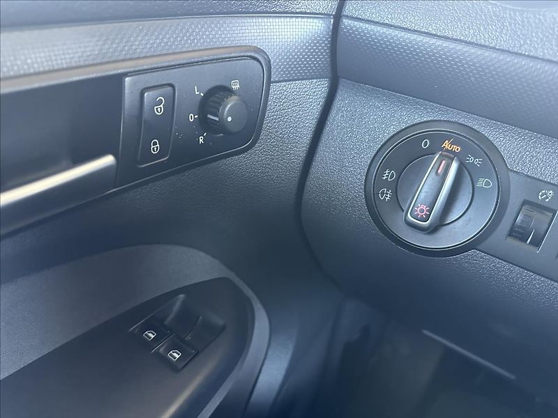 Volkswagen Caddy 1,6 TDI PO VELKÉM SERVISE - fotka 16 z 17
