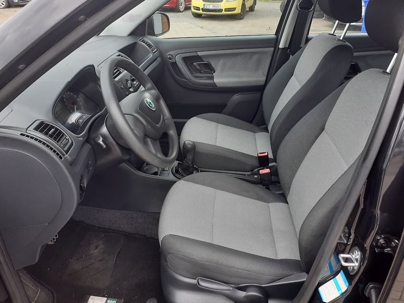 Škoda Fabia (2011) KOMBI 1.4 16V - fotka 12 z 28