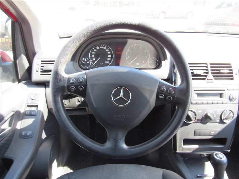 Mercedes-Benz Třídy A 1,5 A 150 Jupiterrot 70KW - fotka 12 z 24