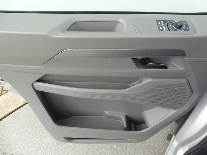 Volkswagen Caravelle (2026) Style DR 2,0 TDI 125kW 8AUT 4M - fotka 21 z 30