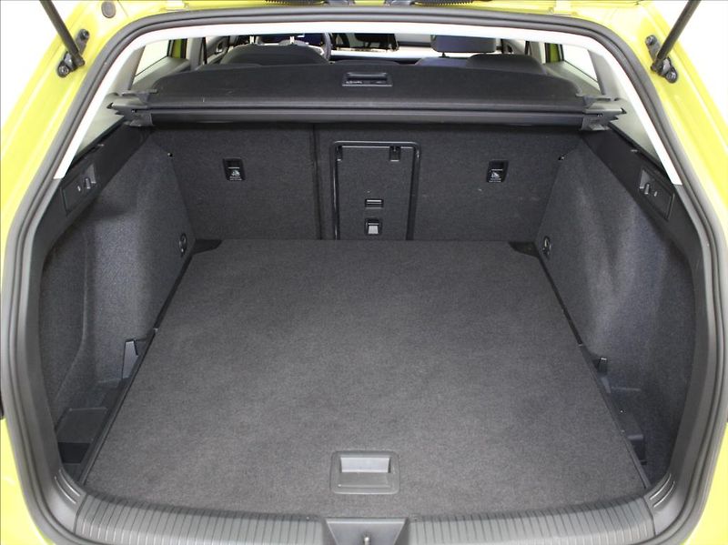 Volkswagen Golf 1,0 TSi Variant Life 53tkm.ČR - fotka 21 z 22