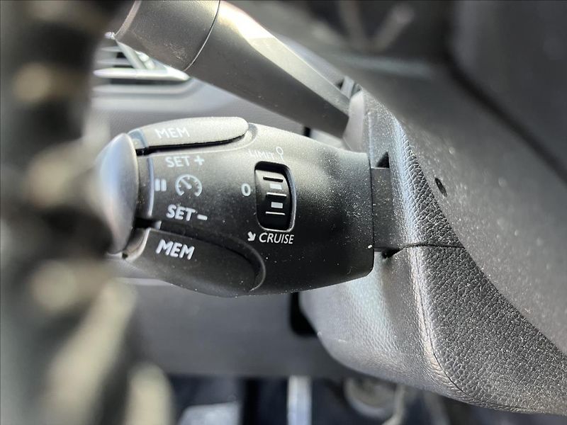 Peugeot 308 1,5 HDi STYLE KLIMA TAŽNÉ ALU - fotka 28 z 40