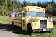Klasický americký školní autobus.