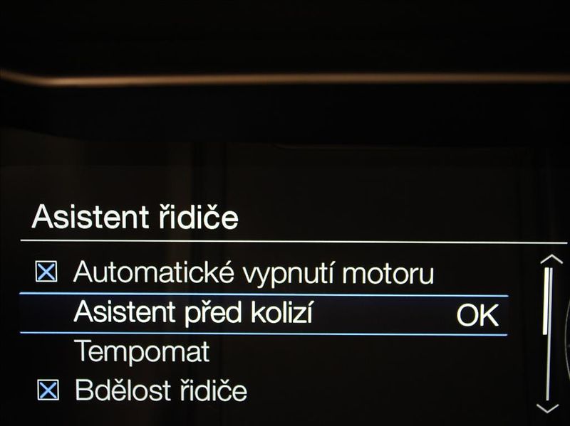Ford Mustang 5,0 V8 331kW AT 26 700km! EU - fotka 11 z 24