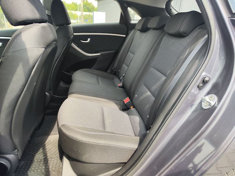 Hyundai i30 1.6 CRDI/81kW - fotka 10 z 24