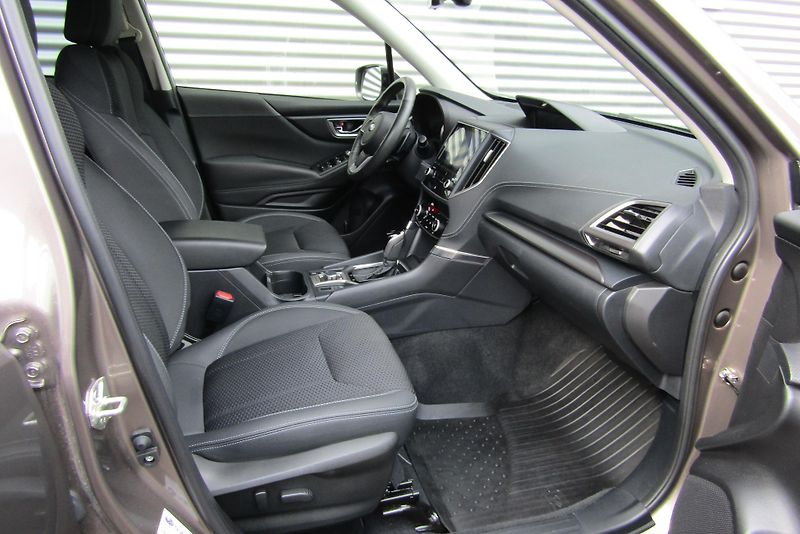 Subaru Forester (2022) Comfort NAVI ČR serv. kň. - fotka 33 z 37