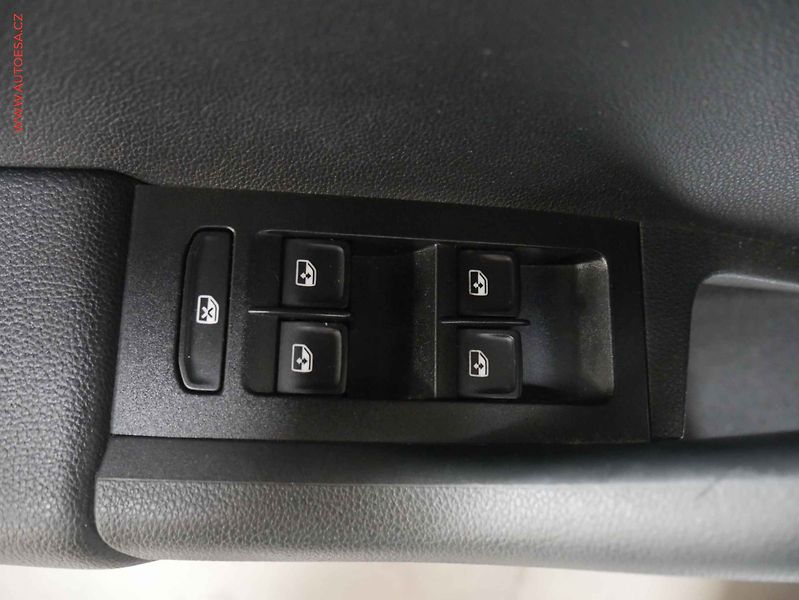 Škoda Octavia (2015) 2.0 TDi, ČR, DSG, AC, park - fotka 20 z 20