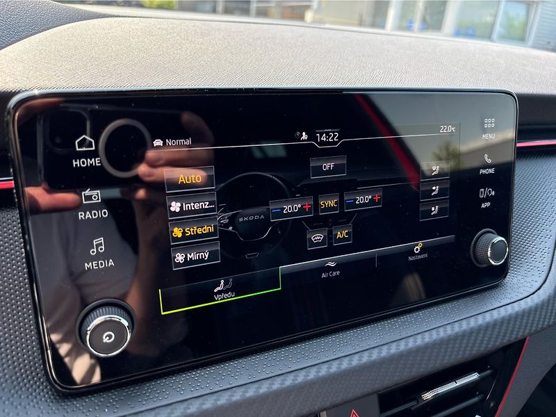 Škoda Kamiq 1,0TSi 85kW MONTE CARLO DSG - fotka 17 z 30