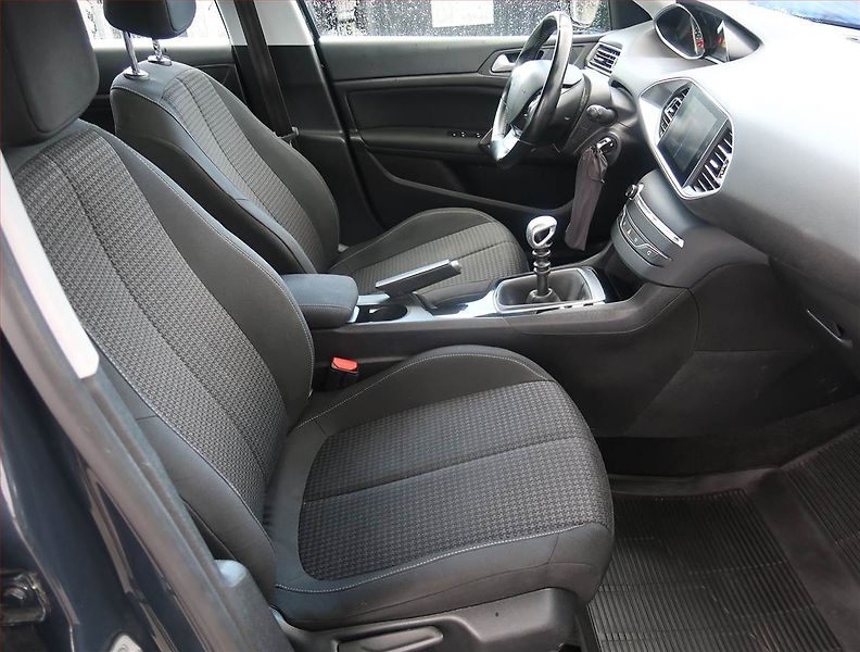 Peugeot 308 (2019) 1.5 BlueHDi, Tempomat - fotka 9 z 20