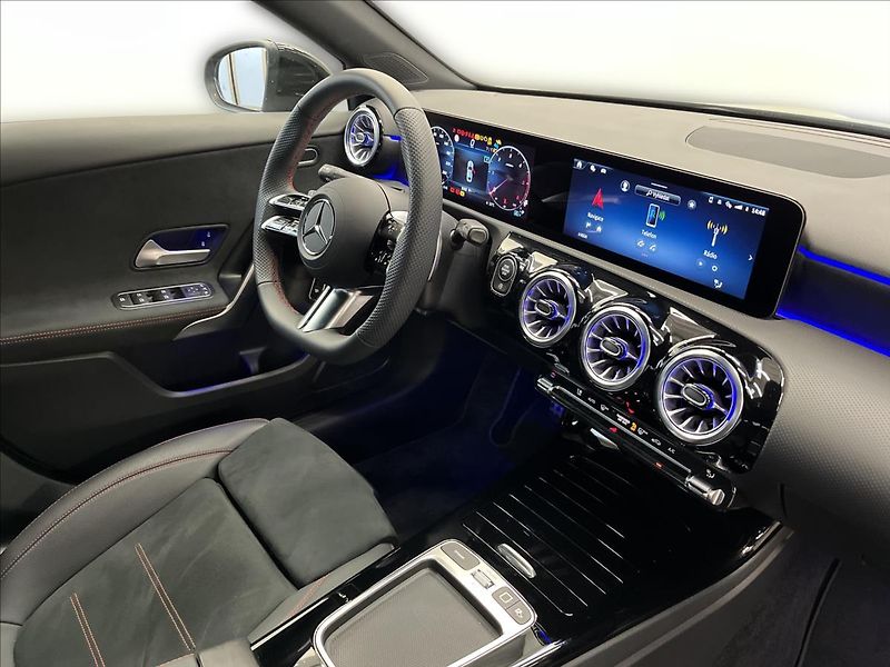 Mercedes-Benz Třídy A 220d sedan AMG Line Night - fotka 18 z 22