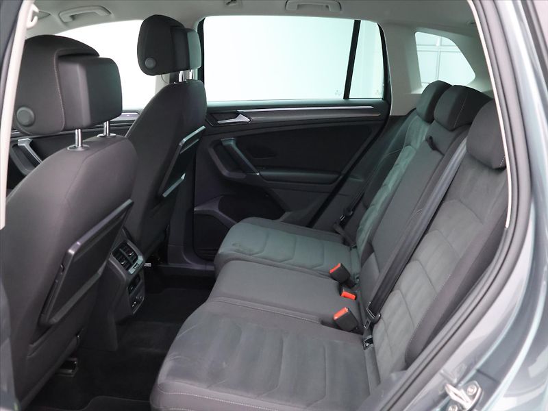 Volkswagen Tiguan 2,0 TDI 110kW DSG R-line DPH - fotka 14 z 32