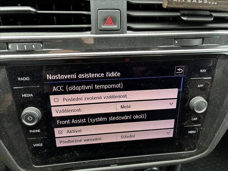Volkswagen Tiguan Allspace 2,0 TDI PANO TAŽNÉ KAMERA 360 - fotka 25 z 34