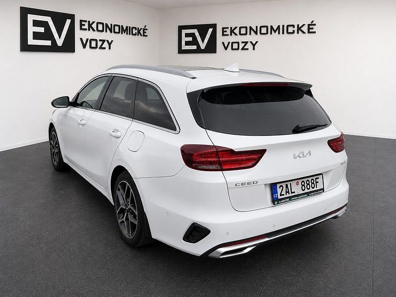 Kia Ceed (2023) 1.6PHEV,ČR,47KM DOJEZD EL - fotka 5 z 8
