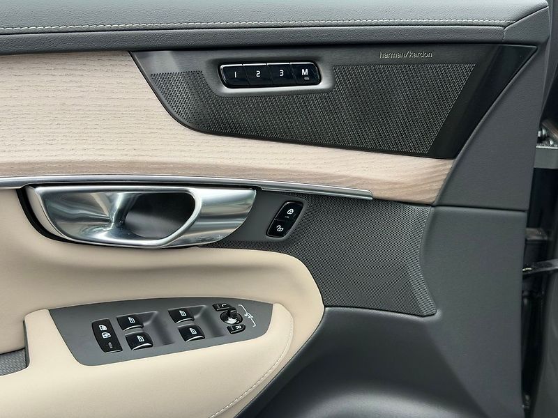 Volvo XC90 (2026) PLUS DARK T8, VZDUCH, VENTILAC - fotka 8 z 24