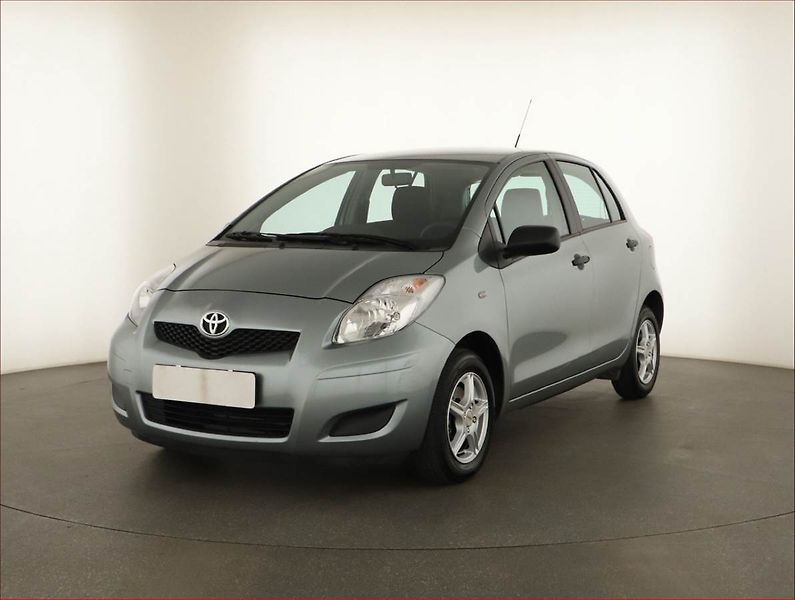 Toyota Yaris (2009) 1.0 VVT-i, ČR,1.maj - fotka 2 z 11