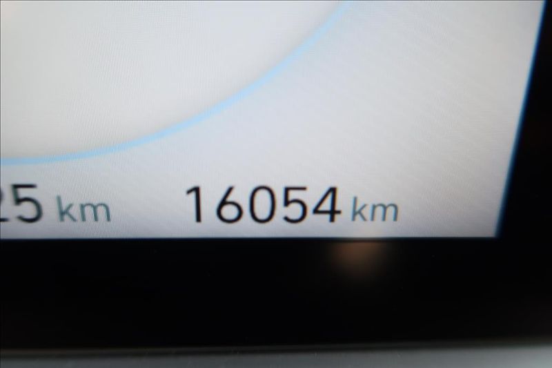 Hyundai Ioniq 6 0,0 POWER 77 kWh 239kW Style - fotka 15 z 21