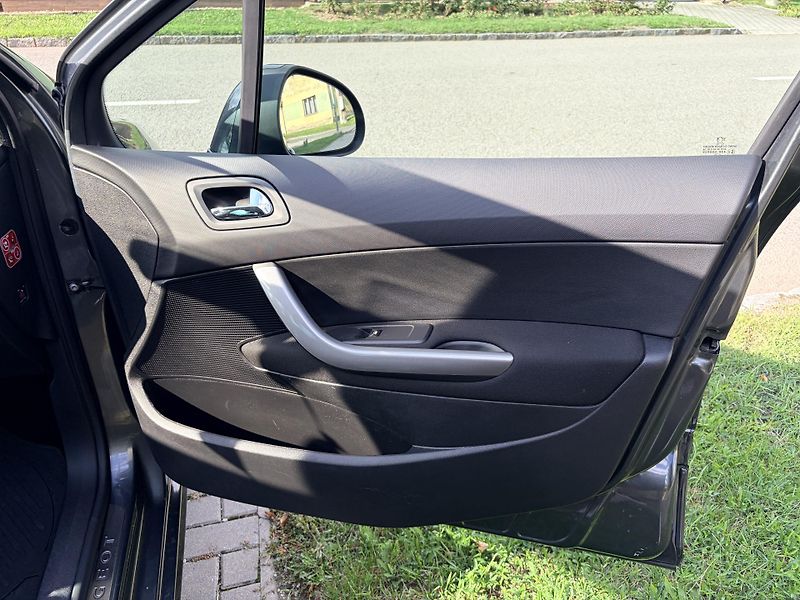 Peugeot 308 SW 1.6i PANORAMA LPG - fotka 25 z 27