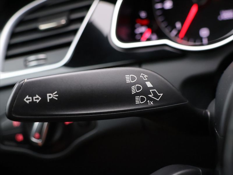 Audi A5 3,0 TDI quattro S-Line 1.Maj - fotka 19 z 36