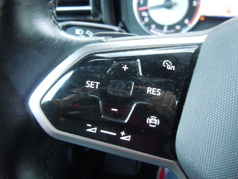 Volkswagen Touareg 3,0TDI VZDUCH KŮŽE HUD TAŽNÉ - fotka 22 z 40