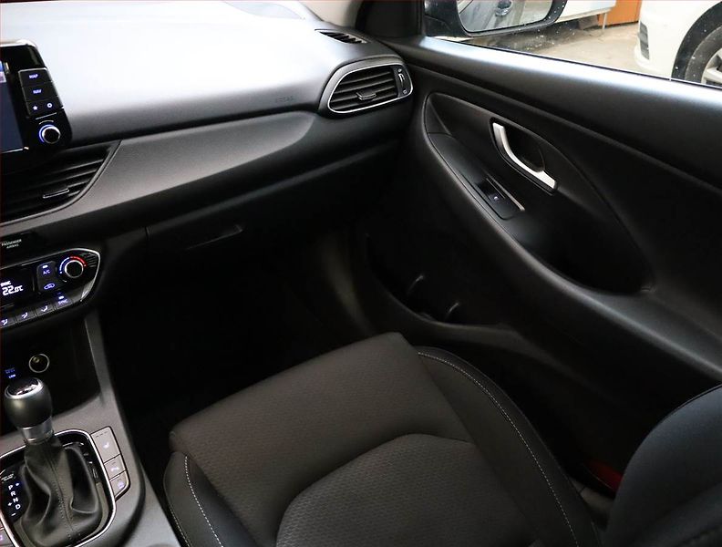 Hyundai i30 (2019) 1.4 T-GDI, Automat, Serv.kniha - fotka 8 z 21