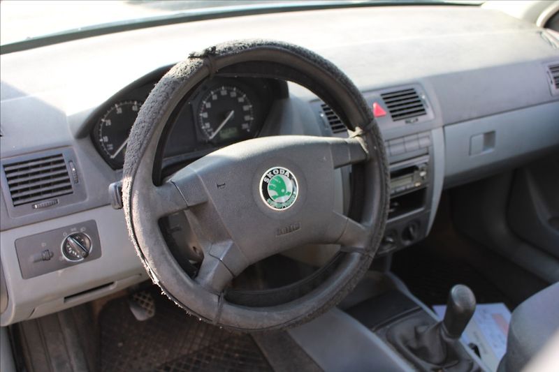 Škoda Fabia 1,4 MPI  NOVÉ V ČR - fotka 6 z 8