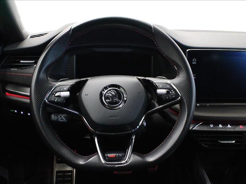 Škoda Octavia 2,0 TDI RS DSG, NAVI, 1. majit - fotka 17 z 40