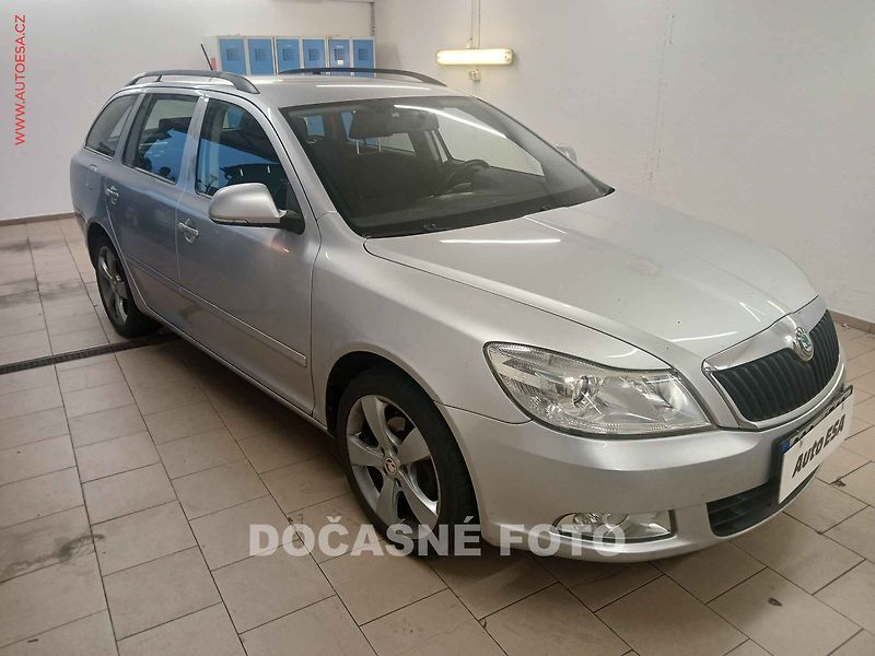 Škoda Octavia (2012) 1.6 TDi, ČR, AC, STK7/28 - fotka 1 z 3