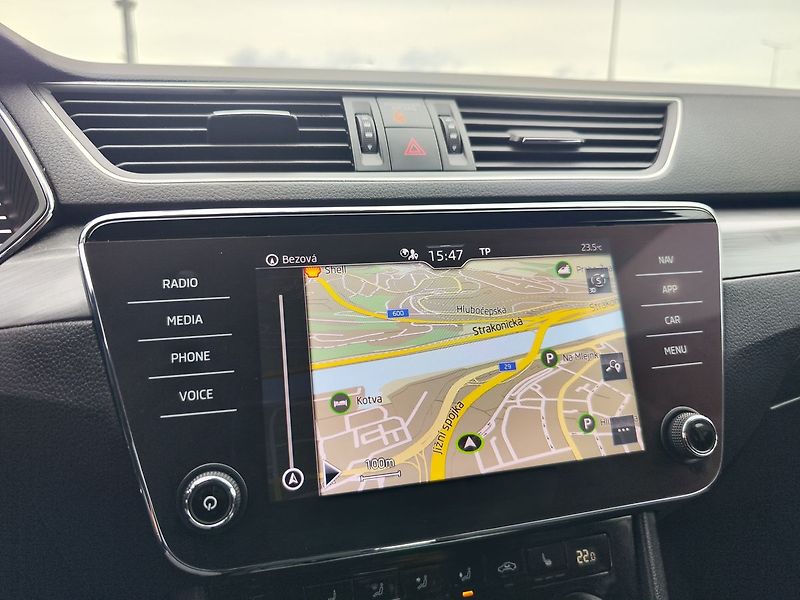 Škoda Superb 2.0 TDI/110kW Style DSG - fotka 20 z 35