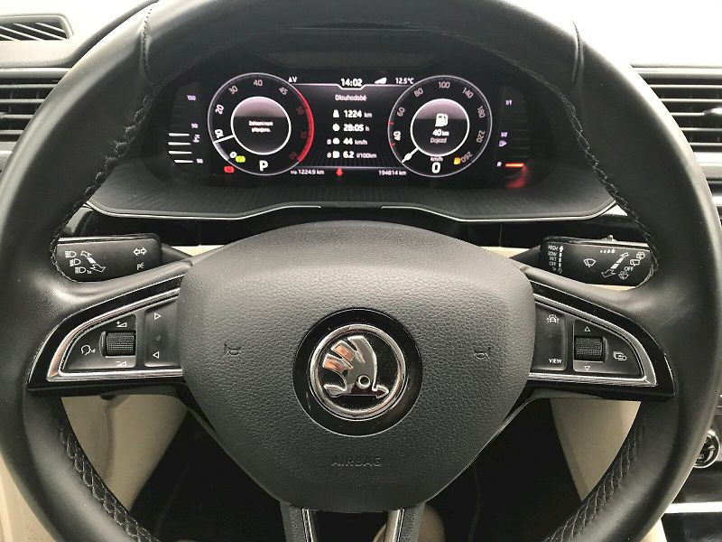 Škoda Superb (2019) Combi  L&K 4x4 2,0 TDI DSG - fotka 9 z 29