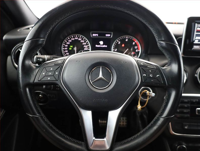 Mercedes-Benz Třídy A (2013) A 180 d, Tempomat - fotka 8 z 17