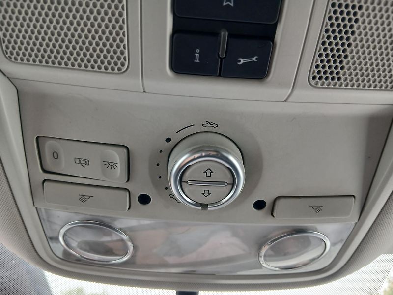 Volkswagen Touran 2.0 TDi - fotka 30 z 42