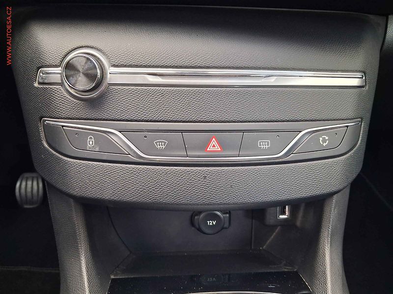 Peugeot 308 (2019) 1.5 HDi, Active, navi, kamera - fotka 12 z 19