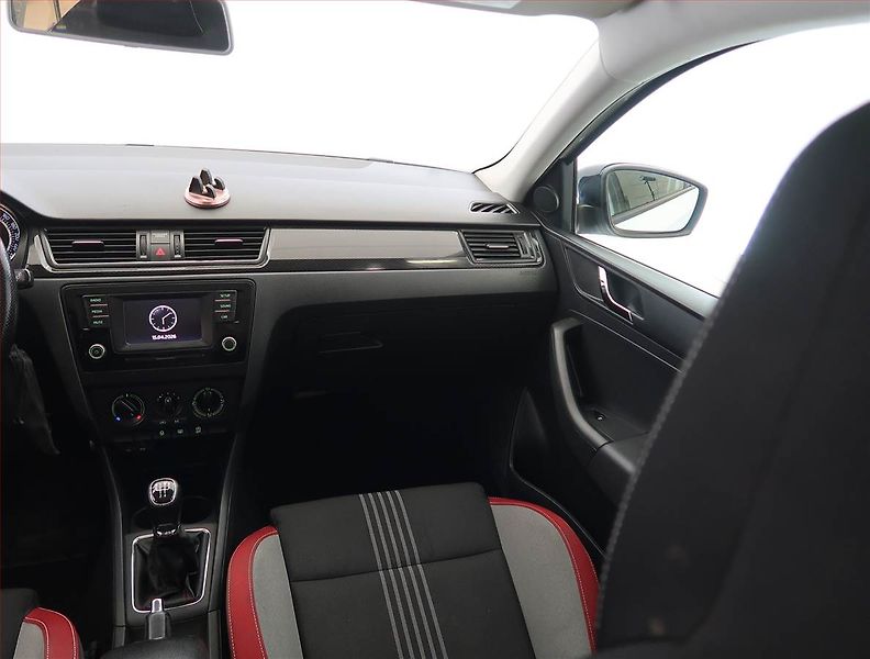 Škoda Rapid (2015) Spaceback 1.4 TDI, Xenony - fotka 8 z 20