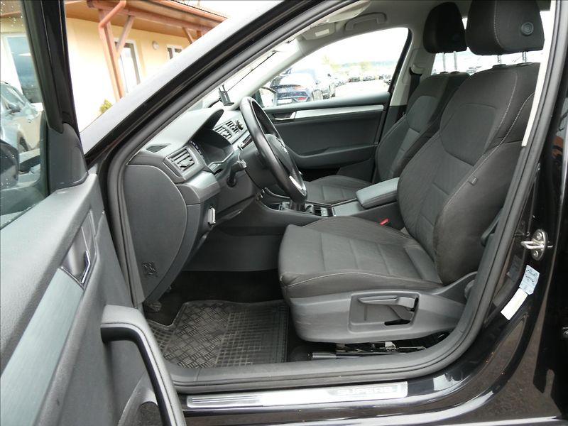 Škoda Superb 1,6 TDi 88kW DPH 2x kola - fotka 15 z 35